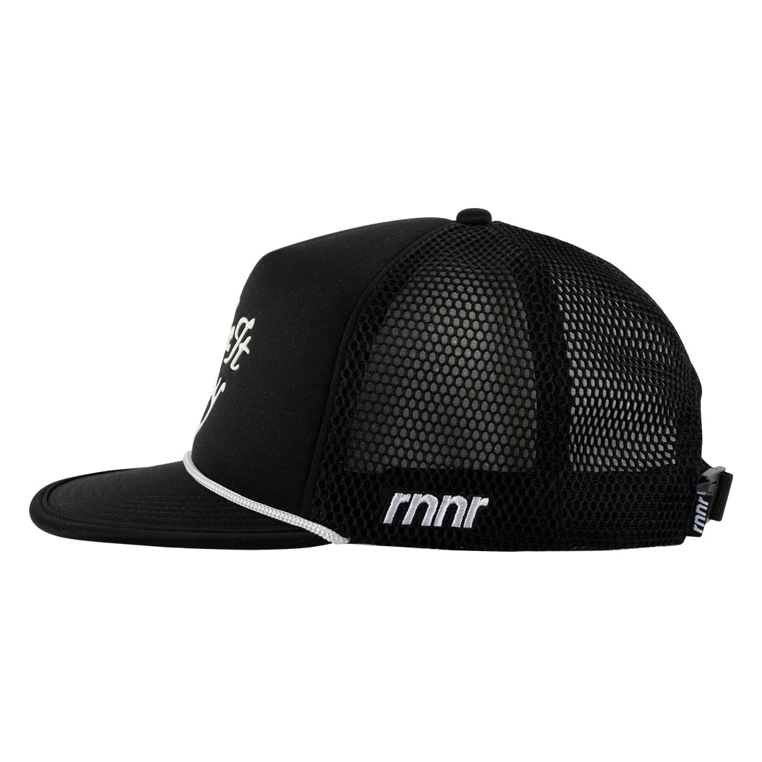 rnnr running trucker hat: take it easy (black/white)